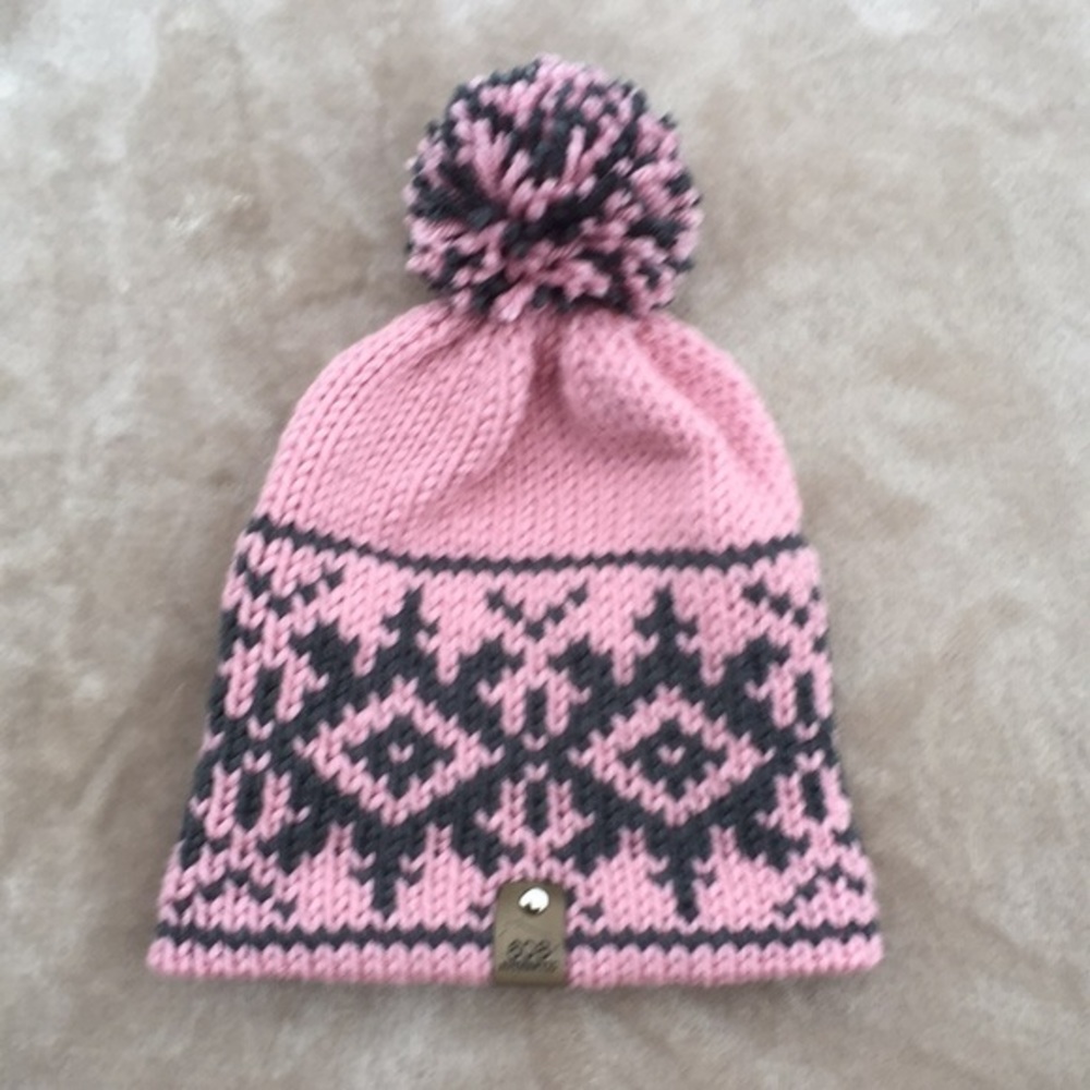 NWOT Winter Acrylic Pom Pom Beanie, OS (Girls)